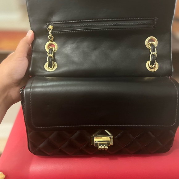 Designer inspired Black quilted flap bag with gold embellished chain - Picture 2 of 8